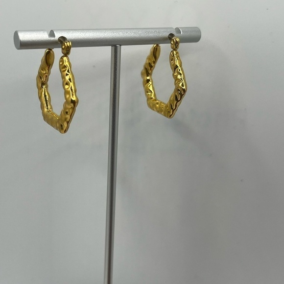 Mid Gold Hoop  earrings - Picture 7 of 7